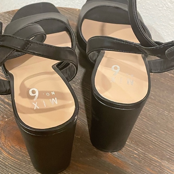 Old black DSW Peep-Toe Ankle Strap Wedge Heels Black Heels - Picture 9 of 9